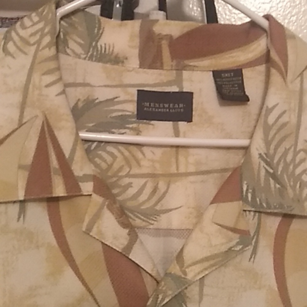 Men's casual button up shirt